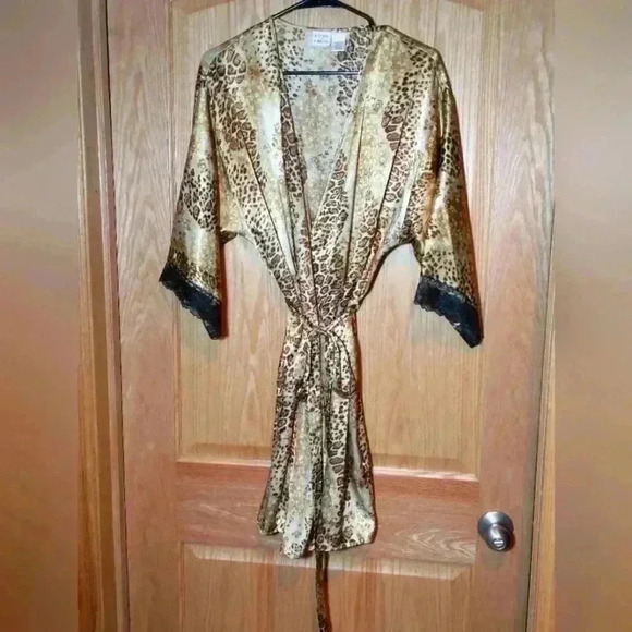 "Gilligan & O'Malley" Animal Print Short Kimono Bathrobe, size L - Picture 1 of 5